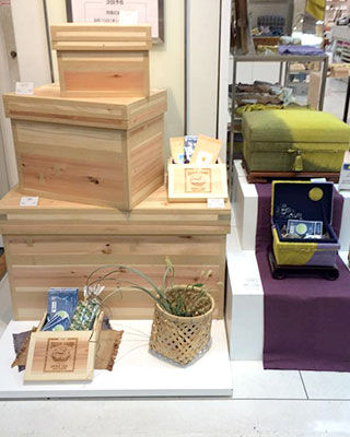 日本橋三越「菊と月」展示