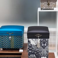 William Morris Pure Morris 「Honeysuckle＆ Tulip」Navy　STOOL